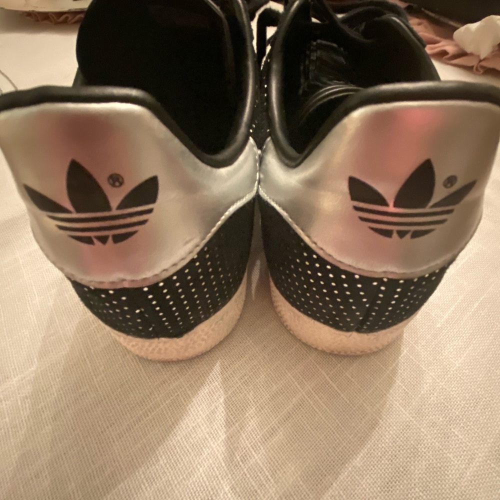 Adidas Black and Silver Gazelle Sneakers fit size 11 - Picture 2 of 8
